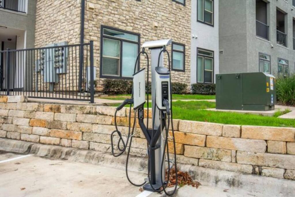 Modern Austin 2Br 2B Apt With Pool Parking & Wifi Exterior photo