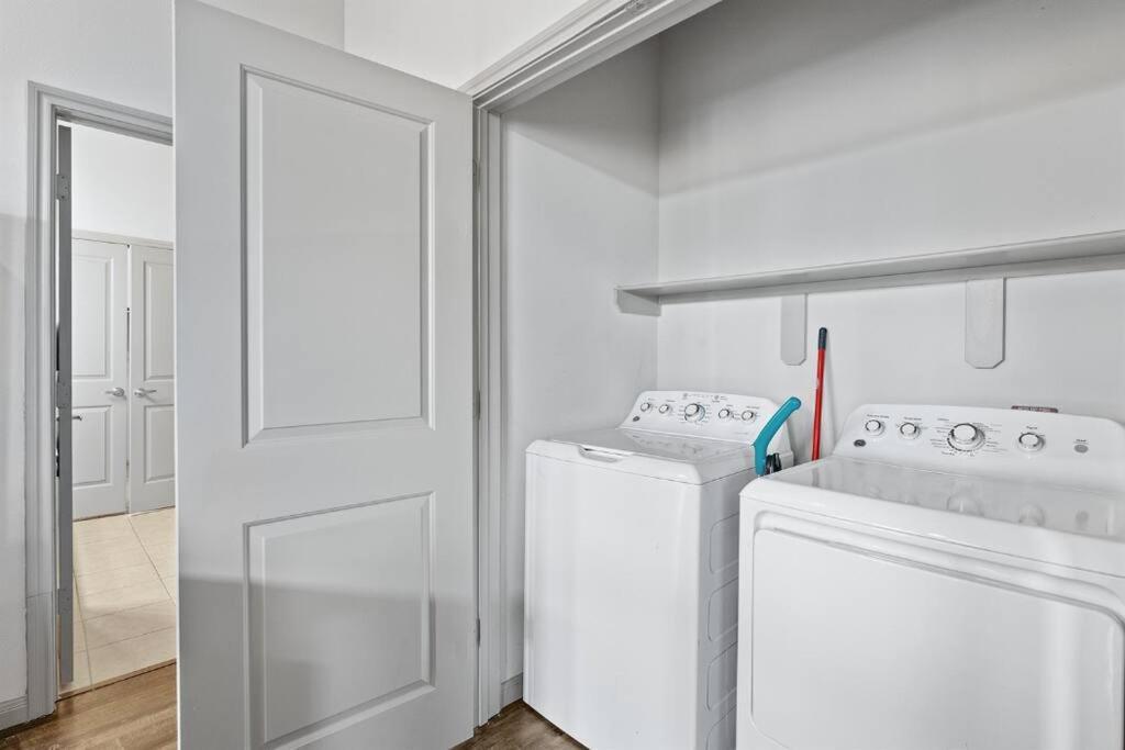 Modern Austin 2Br 2B Apt With Pool Parking & Wifi Exterior photo