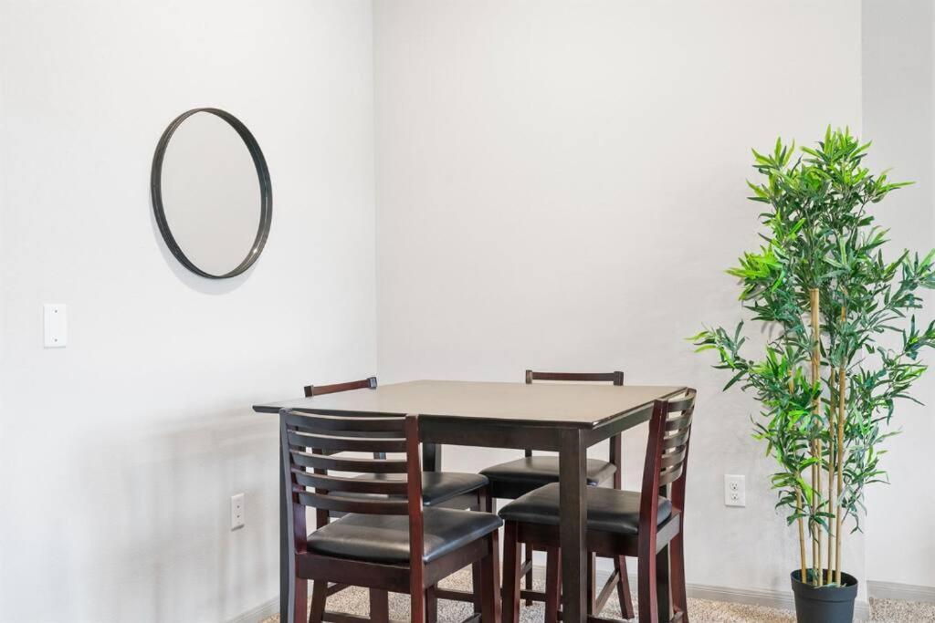 Modern Austin 2Br 2B Apt With Pool Parking & Wifi Exterior photo