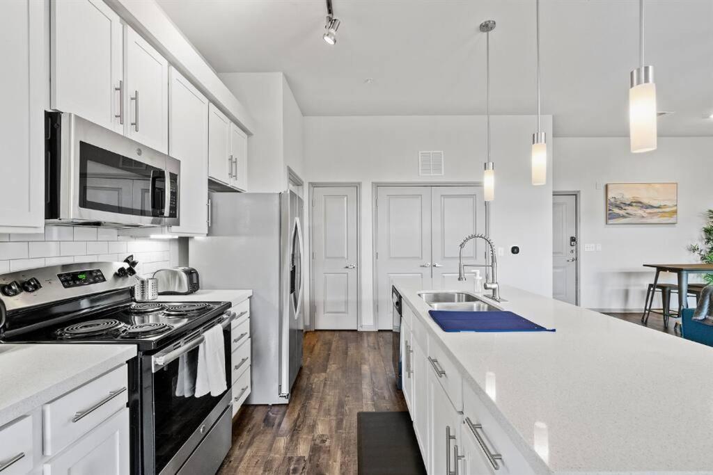 Modern Austin 2Br 2B Apt With Pool Parking & Wifi Exterior photo