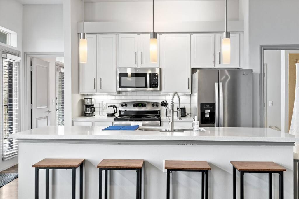 Modern Austin 2Br 2B Apt With Pool Parking & Wifi Exterior photo